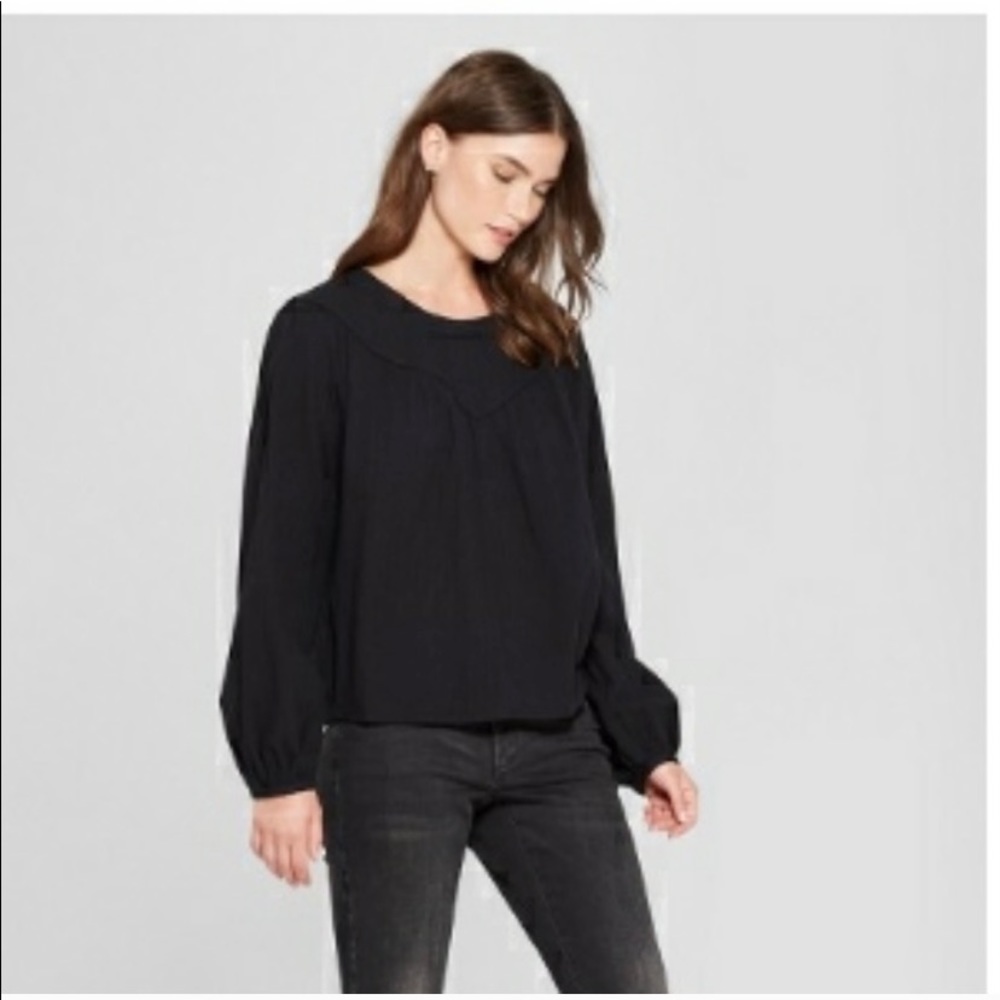 NWT Universal Thread top